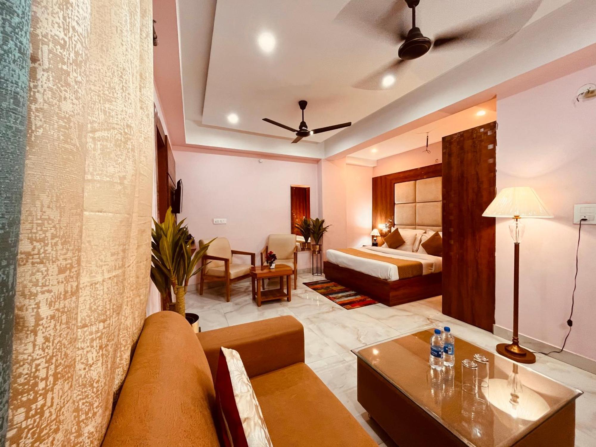 Hotel Golden Temple View By La Casa, Amritsar #Top Rated #Most Awarded #Swimming Pool #Prime Location #Luxury Rooms #Parking #Rooftop Cafe Dış mekan fotoğraf