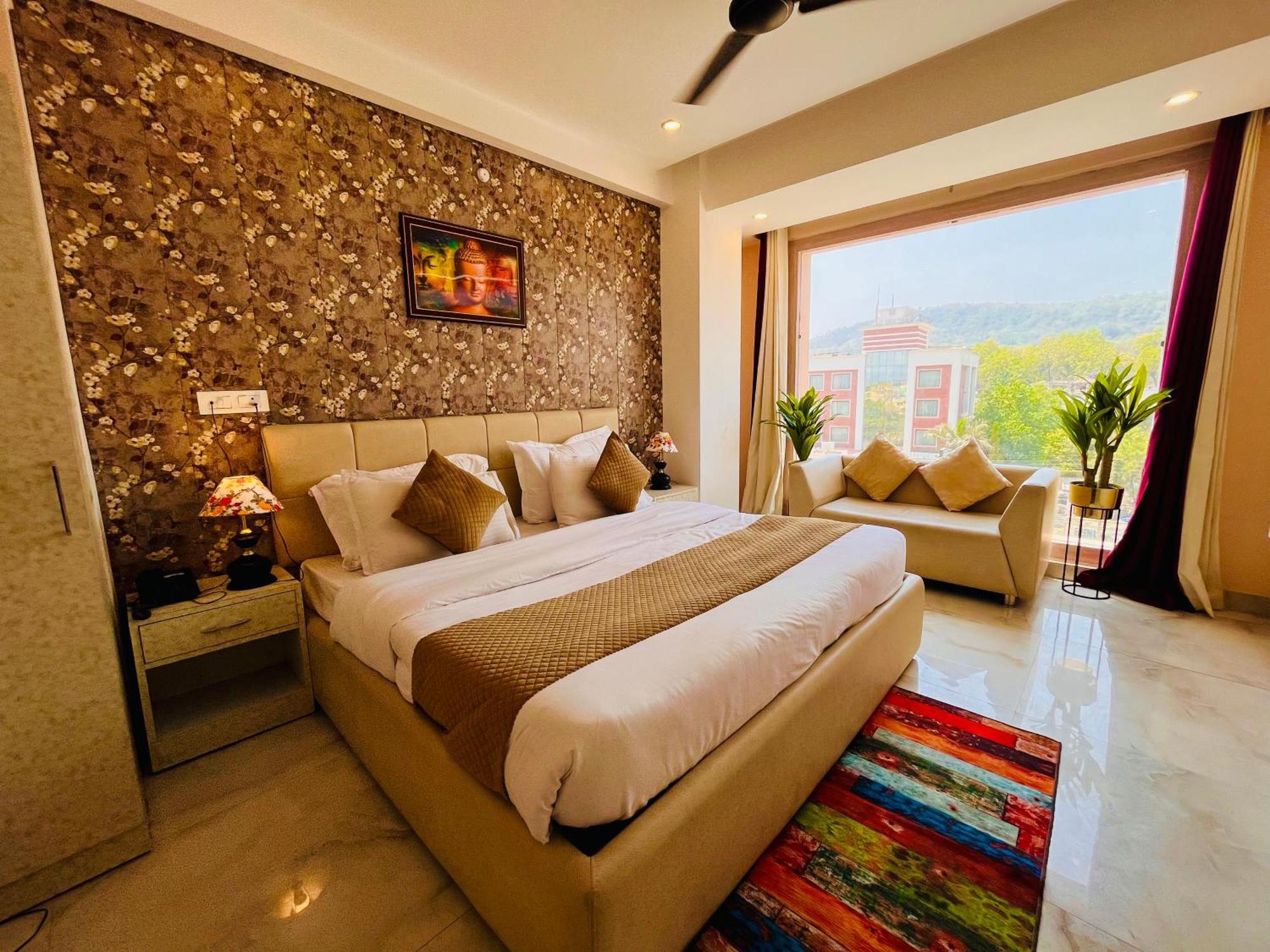 Hotel Golden Temple View By La Casa, Amritsar #Top Rated #Most Awarded #Swimming Pool #Prime Location #Luxury Rooms #Parking #Rooftop Cafe Dış mekan fotoğraf