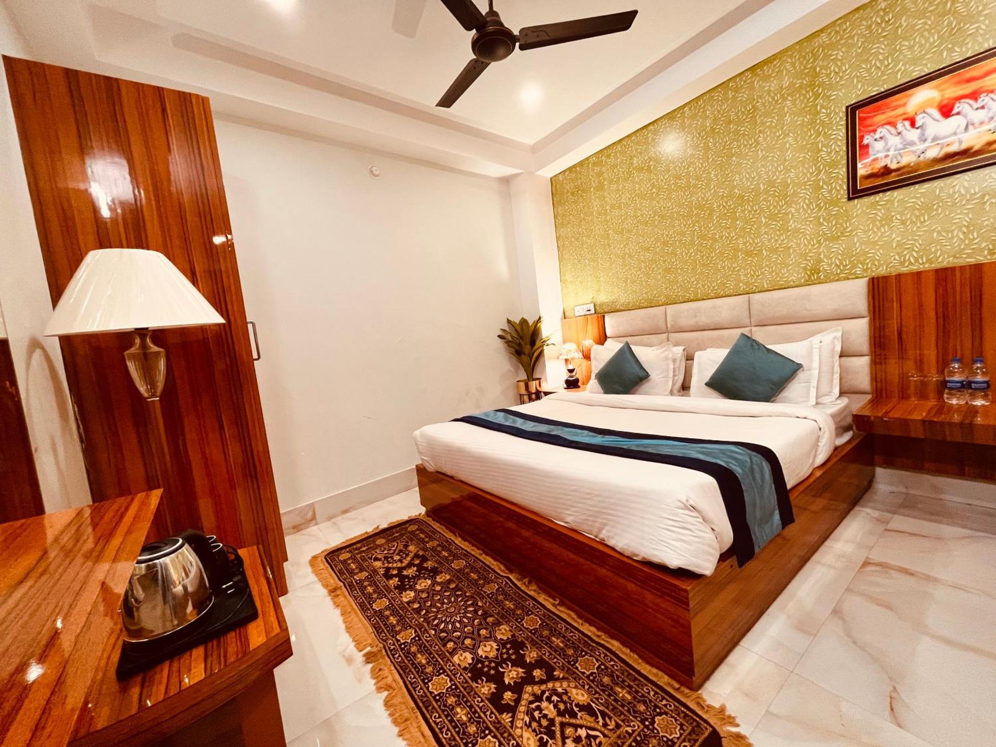 Hotel Golden Temple View By La Casa, Amritsar #Top Rated #Most Awarded #Swimming Pool #Prime Location #Luxury Rooms #Parking #Rooftop Cafe Dış mekan fotoğraf