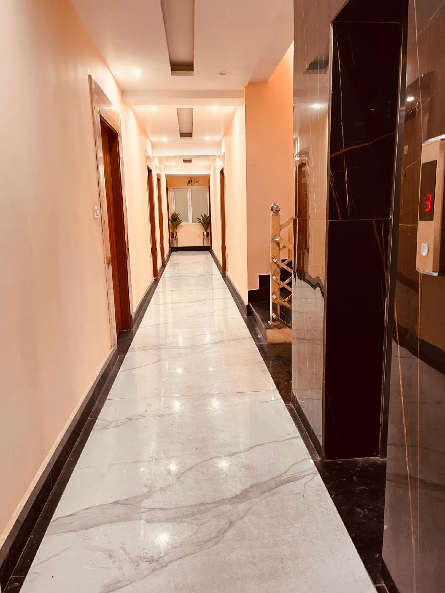 Hotel Golden Temple View By La Casa, Amritsar #Top Rated #Most Awarded #Swimming Pool #Prime Location #Luxury Rooms #Parking #Rooftop Cafe Dış mekan fotoğraf
