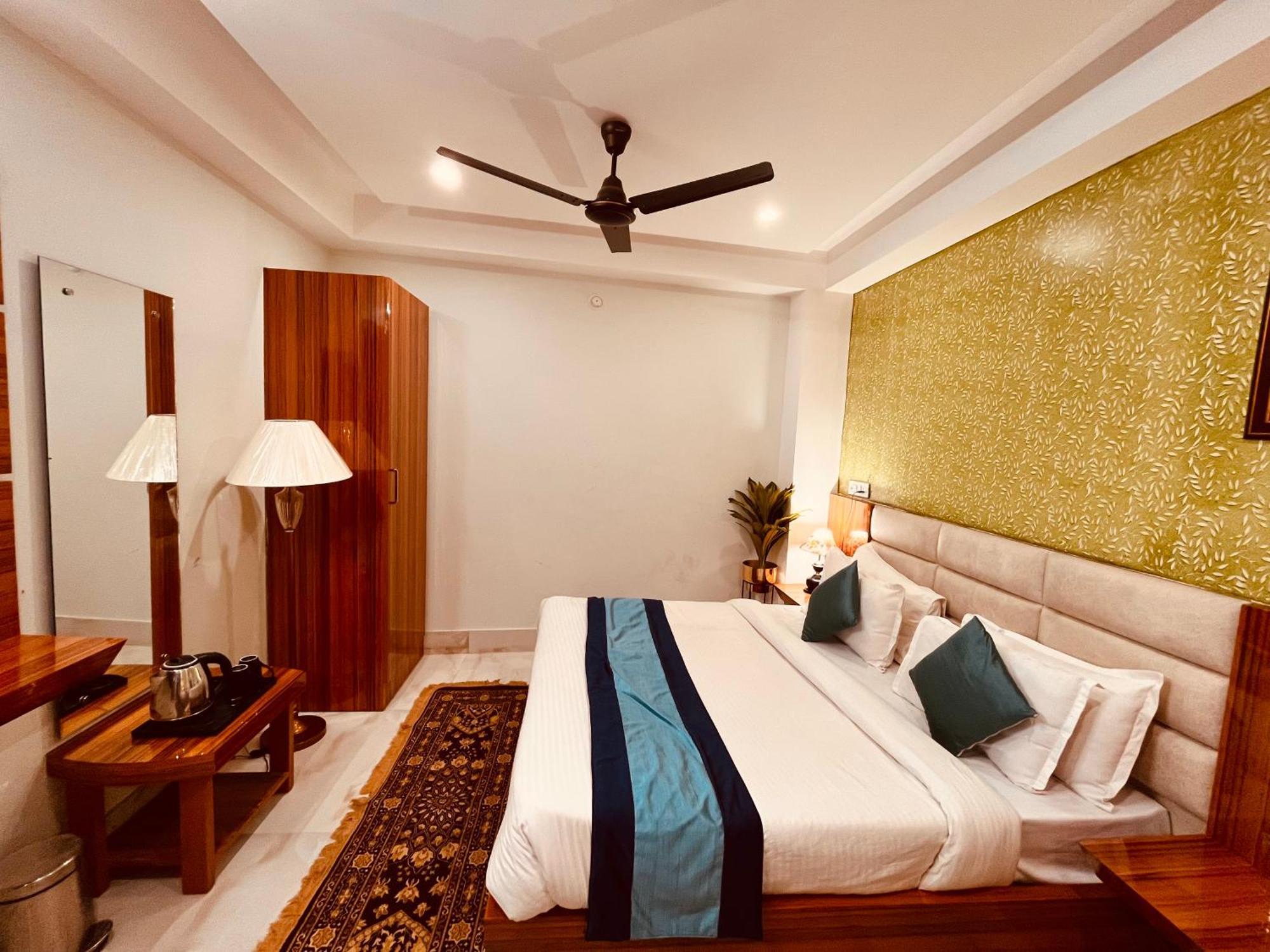 Hotel Golden Temple View By La Casa, Amritsar #Top Rated #Most Awarded #Swimming Pool #Prime Location #Luxury Rooms #Parking #Rooftop Cafe Dış mekan fotoğraf