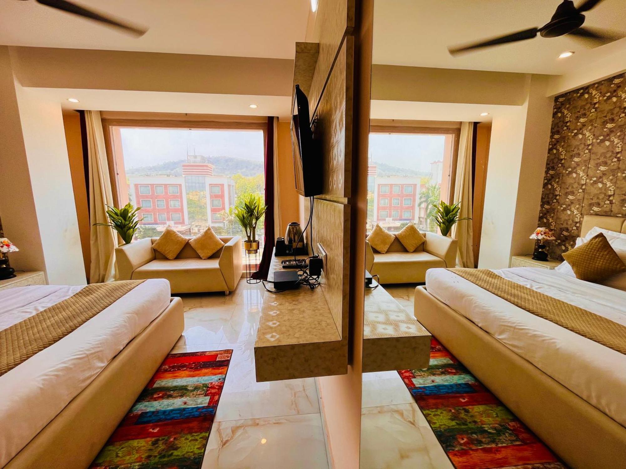 Hotel Golden Temple View By La Casa, Amritsar #Top Rated #Most Awarded #Swimming Pool #Prime Location #Luxury Rooms #Parking #Rooftop Cafe Dış mekan fotoğraf