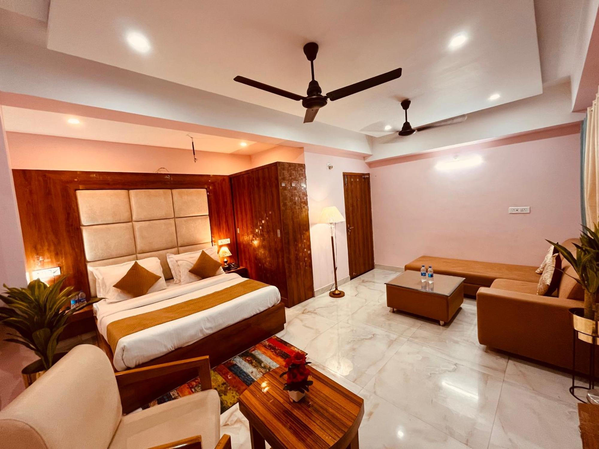 Hotel Golden Temple View By La Casa, Amritsar #Top Rated #Most Awarded #Swimming Pool #Prime Location #Luxury Rooms #Parking #Rooftop Cafe Dış mekan fotoğraf