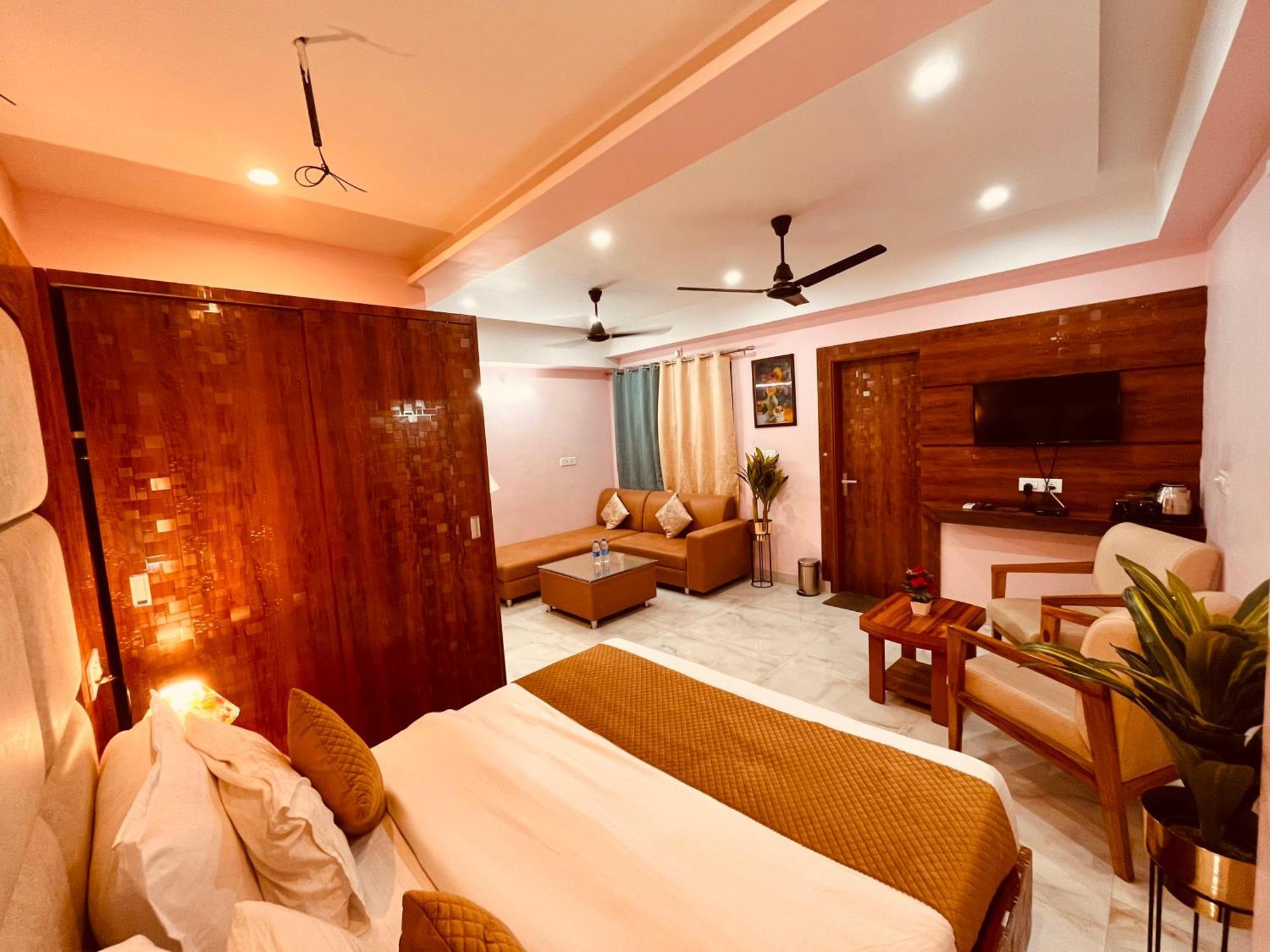 Hotel Golden Temple View By La Casa, Amritsar #Top Rated #Most Awarded #Swimming Pool #Prime Location #Luxury Rooms #Parking #Rooftop Cafe Dış mekan fotoğraf