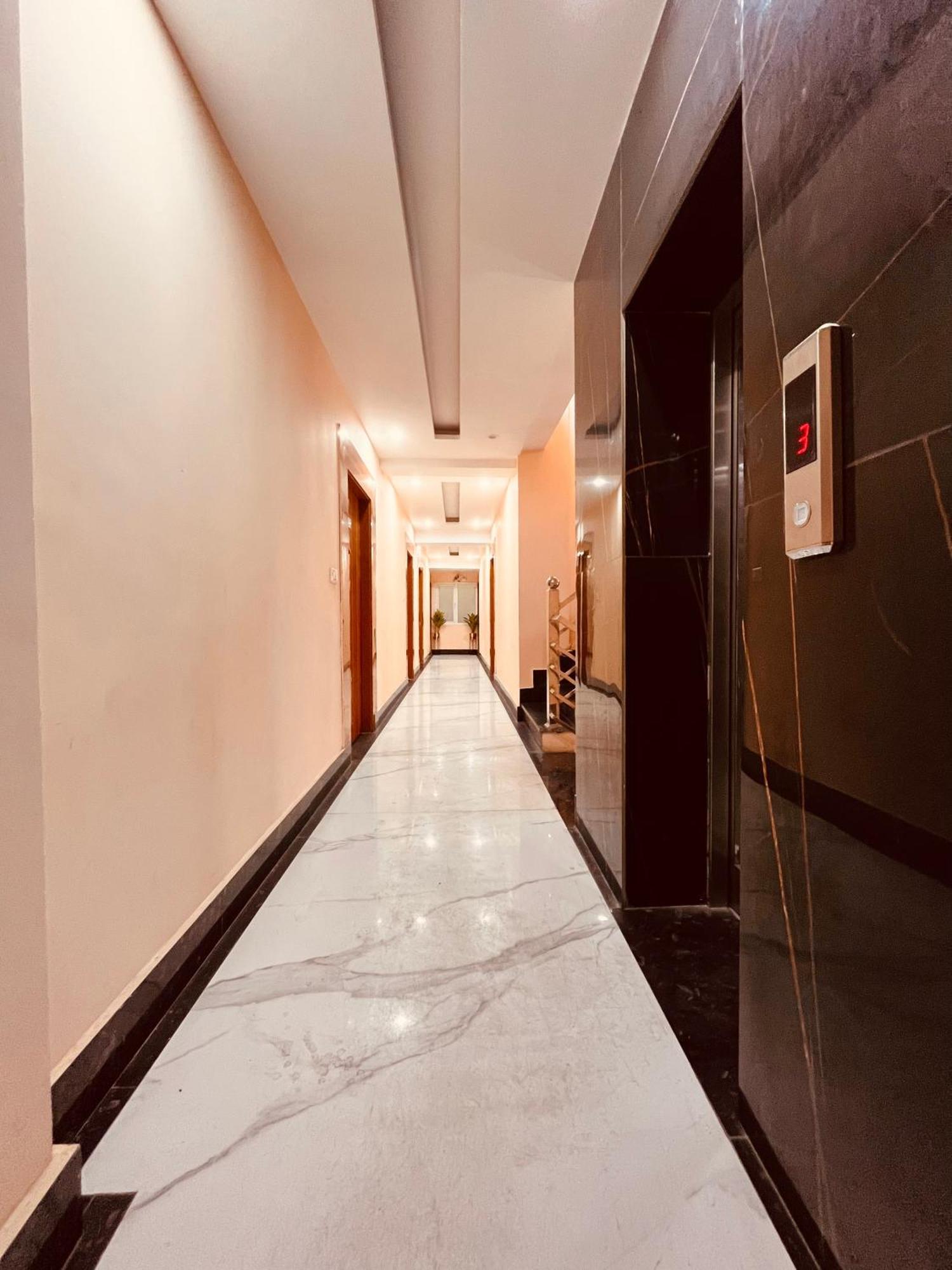 Hotel Golden Temple View By La Casa, Amritsar #Top Rated #Most Awarded #Swimming Pool #Prime Location #Luxury Rooms #Parking #Rooftop Cafe Dış mekan fotoğraf