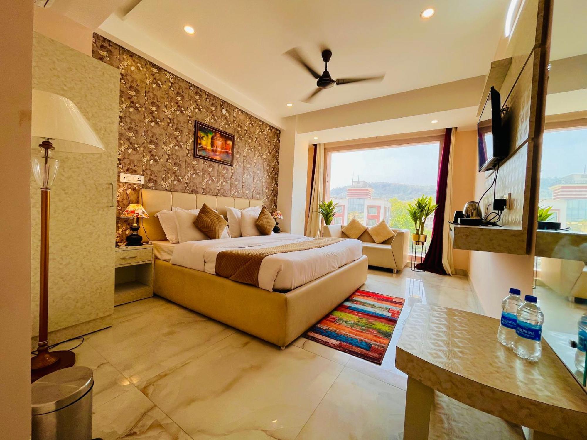 Hotel Golden Temple View By La Casa, Amritsar #Top Rated #Most Awarded #Swimming Pool #Prime Location #Luxury Rooms #Parking #Rooftop Cafe Dış mekan fotoğraf