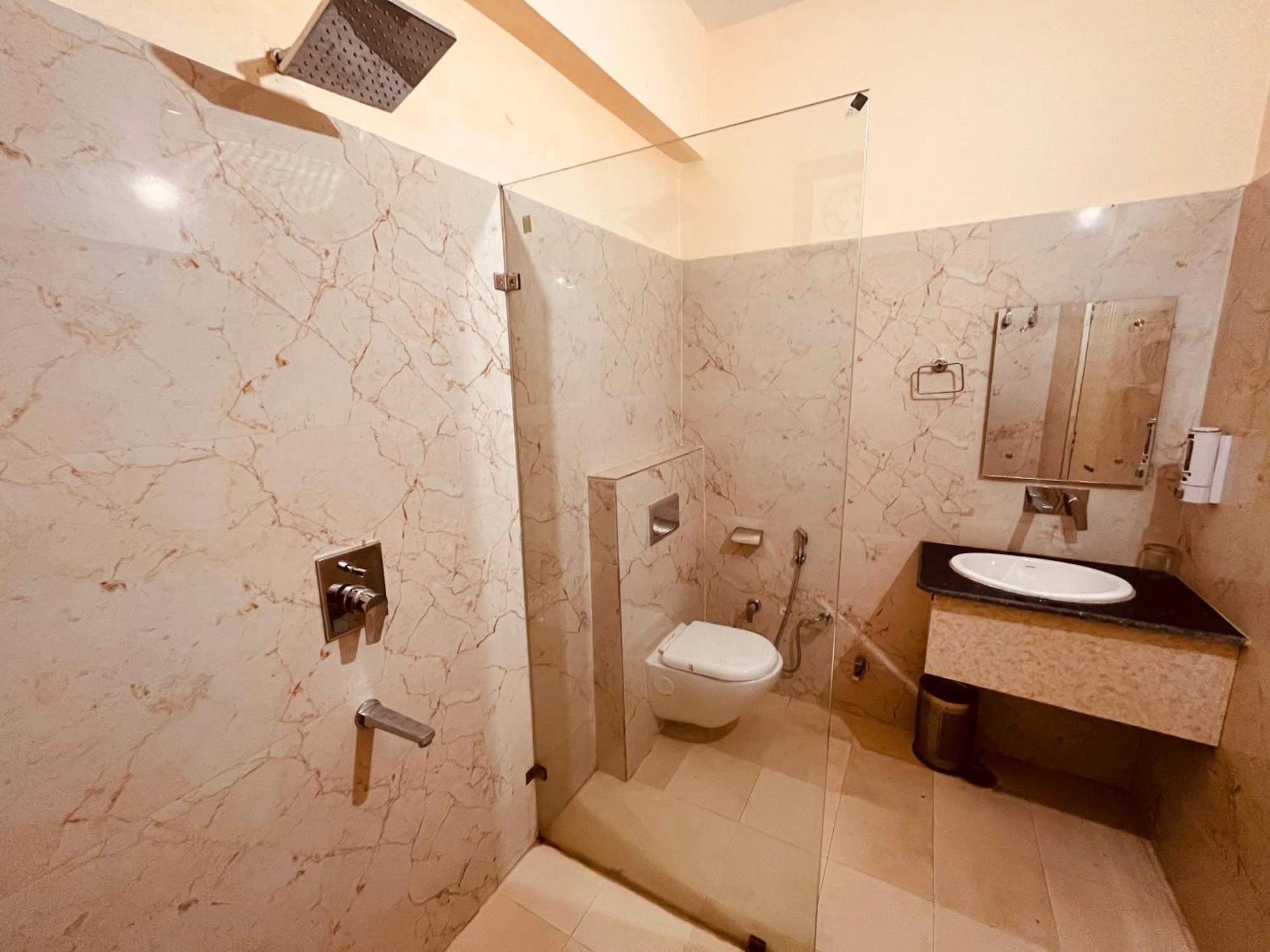 Hotel Golden Temple View By La Casa, Amritsar #Top Rated #Most Awarded #Swimming Pool #Prime Location #Luxury Rooms #Parking #Rooftop Cafe Dış mekan fotoğraf